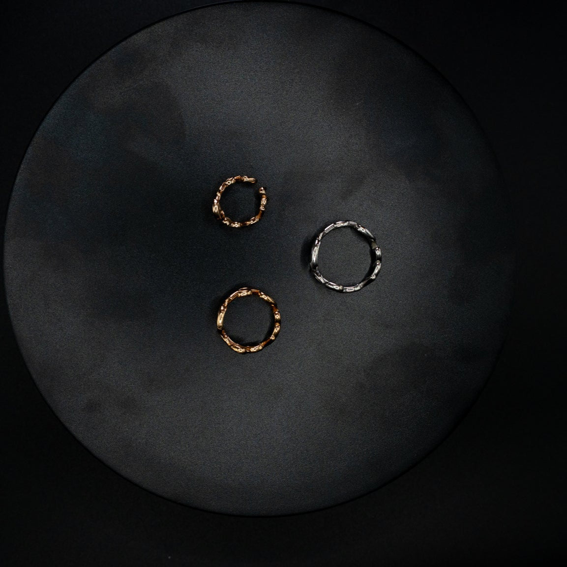 18金 ダイヤモンド イヤーカフ 着用イメージ 高級日本ブランド | ADAMAS